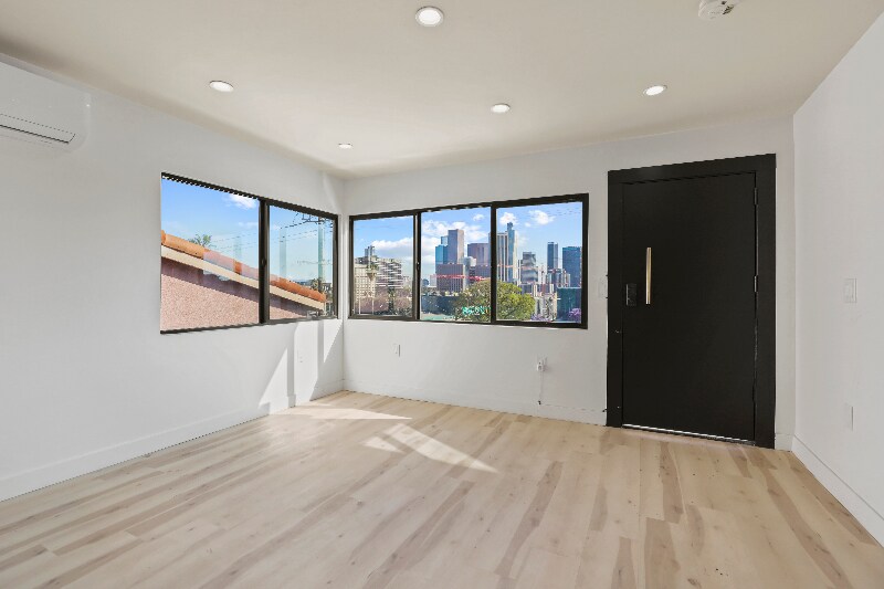 Primary Photo - 1139 Bellevue Ave