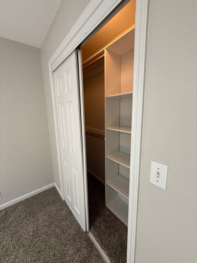Building Photo - NEW ON MARKET
