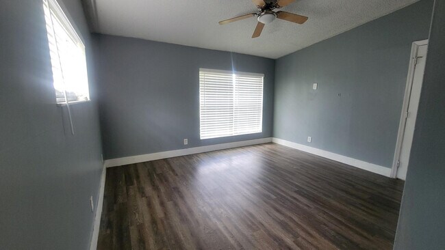 Building Photo - 9520 W Daffodil Ln
