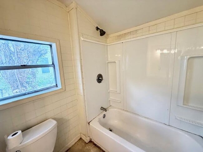 Building Photo - 907 N Harrison St