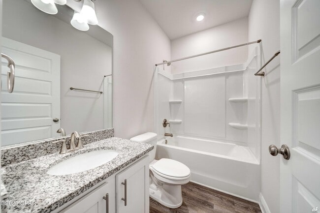 Building Photo - 204 Martingale Lp