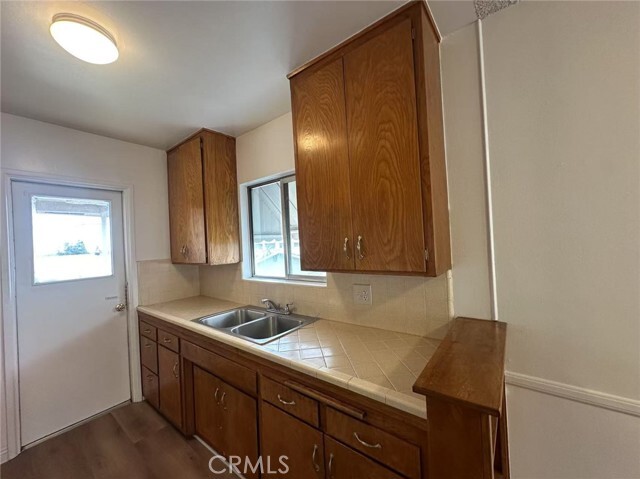 Building Photo - 1050 College View Dr