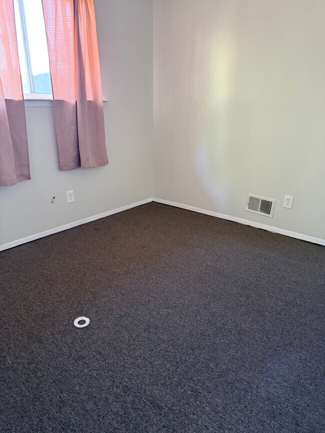 Building Photo - 3320 Holbrook