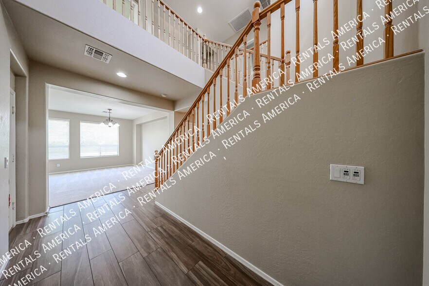 Building Photo - 3382 E Roadrunner Dr