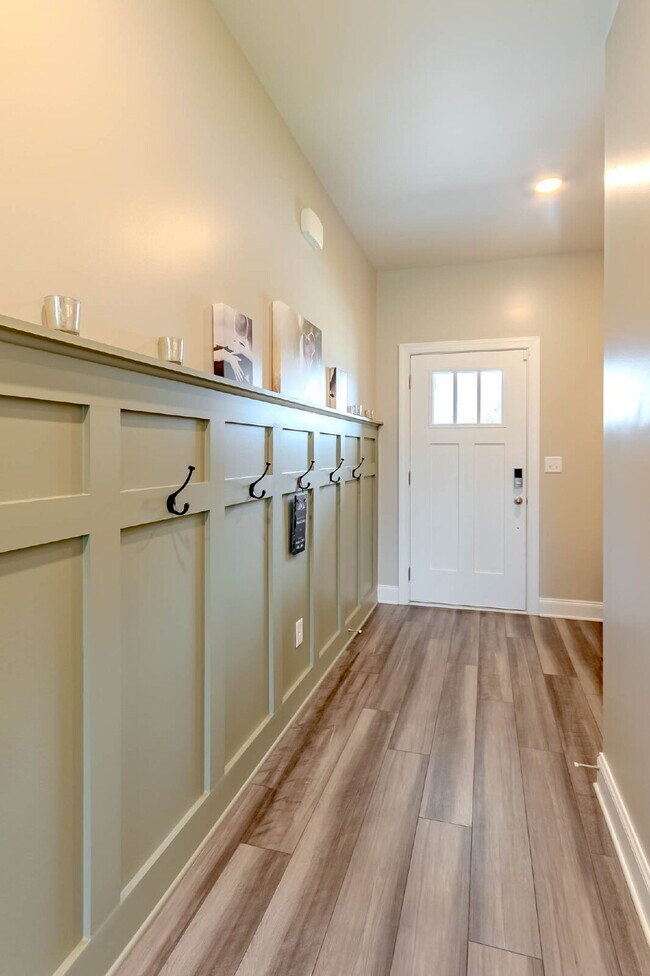Building Photo - 3/2.5 Townhome w/ Garage. Great Location!
