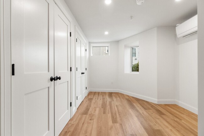 Building Photo - 32 Beacon St