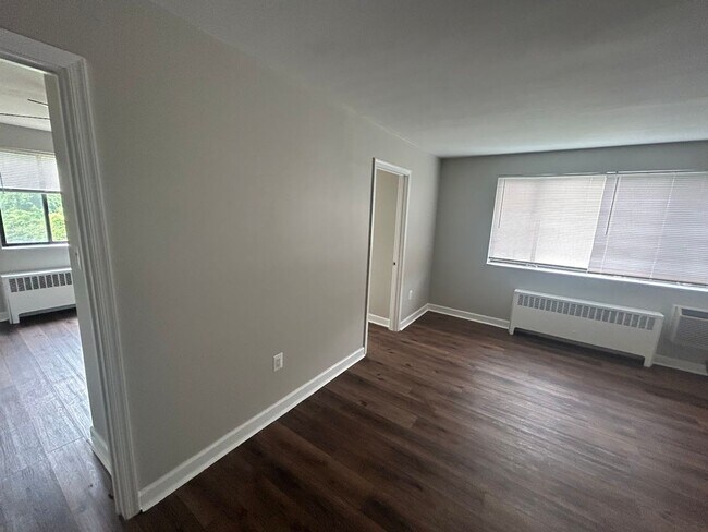 Building Photo - Affordable 2-Bedroom Apartment in Southwes...