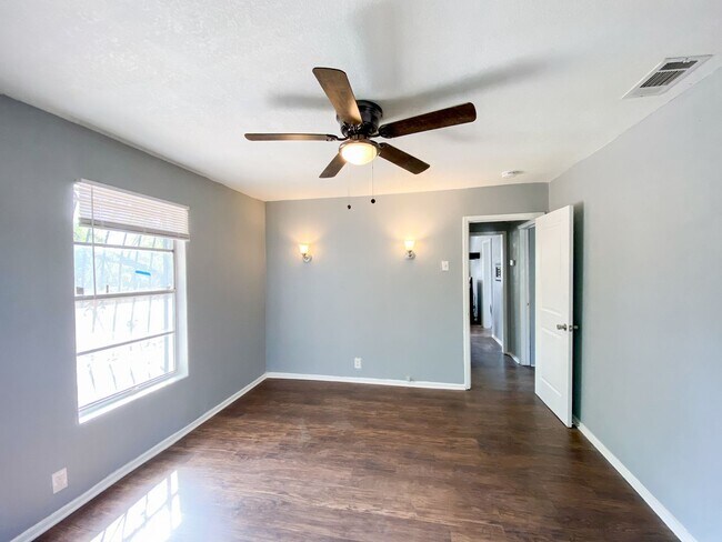 Building Photo - UNIVERSITY PARK