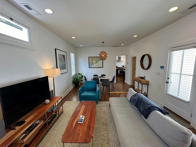 Building Photo - Charming Updated Three Bedroom Home Downtown