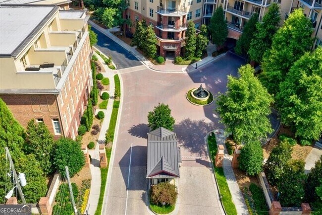 Building Photo - 807 Creekgarden Court