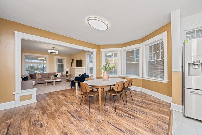 Building Photo - 215 E Mitchell Ave