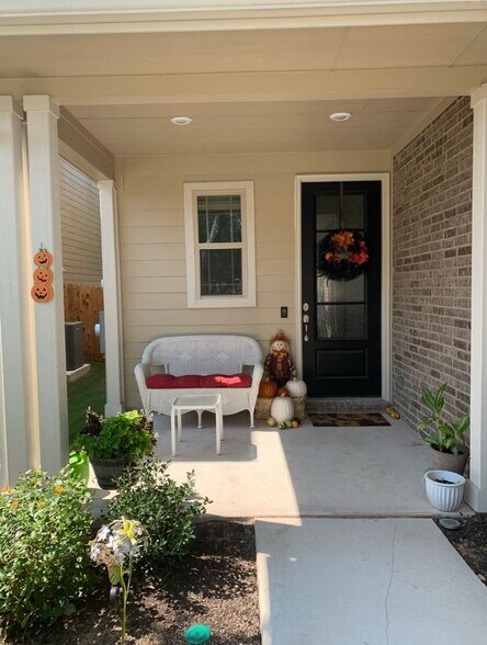 Building Photo - 10410 Bramble Berry Dr