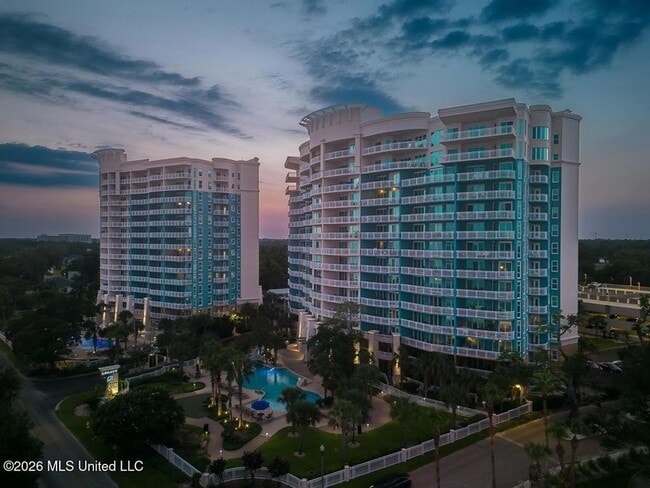 Building Photo - 2230 Beach Dr