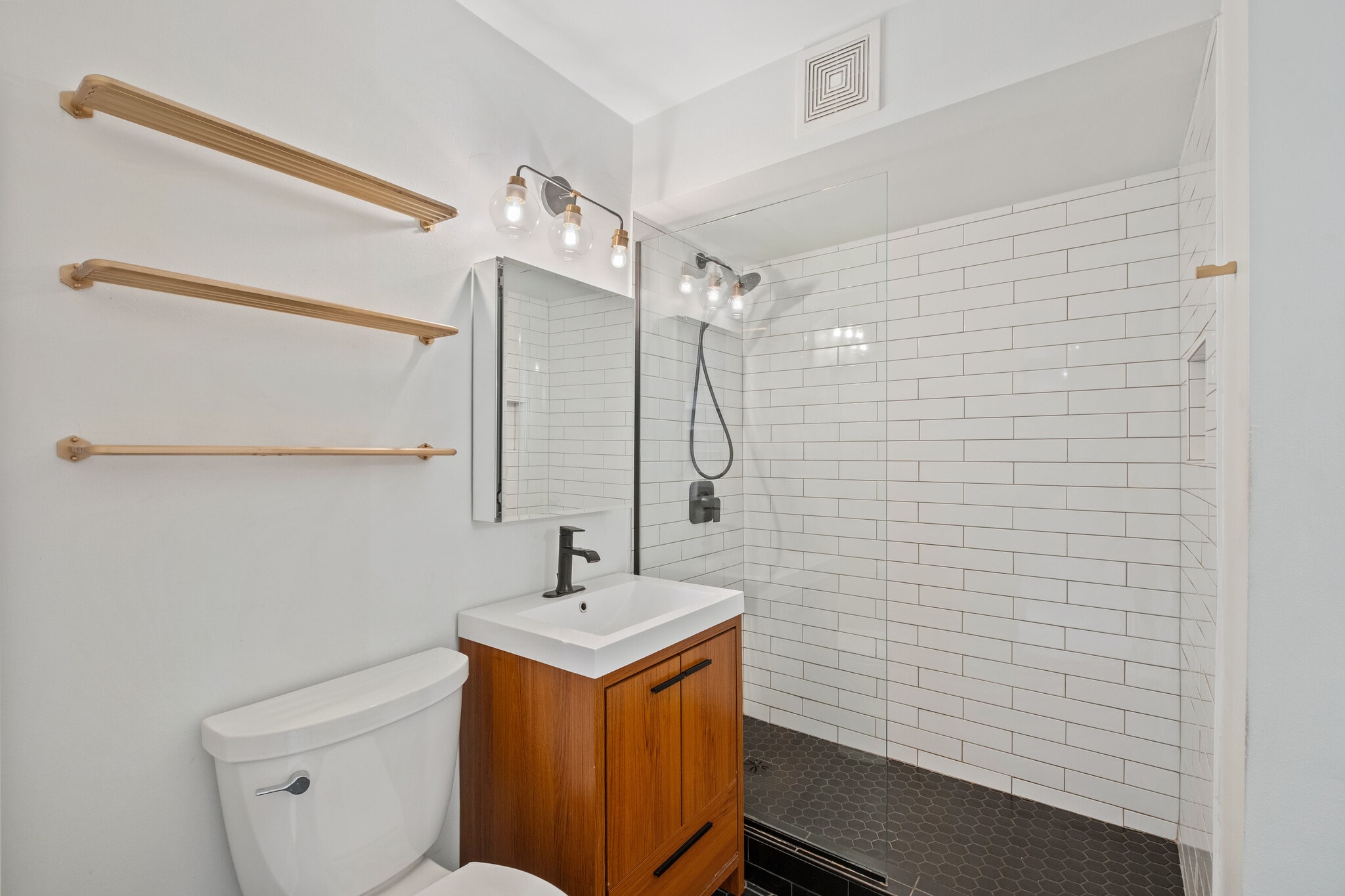 Building Photo - 5854 N Kenmore Ave