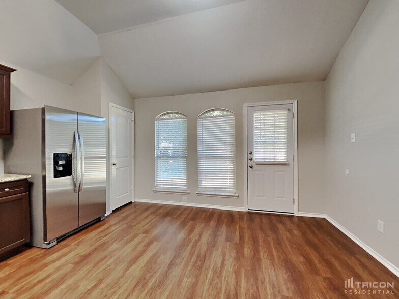 Building Photo - 952 Oak Lynn Dr