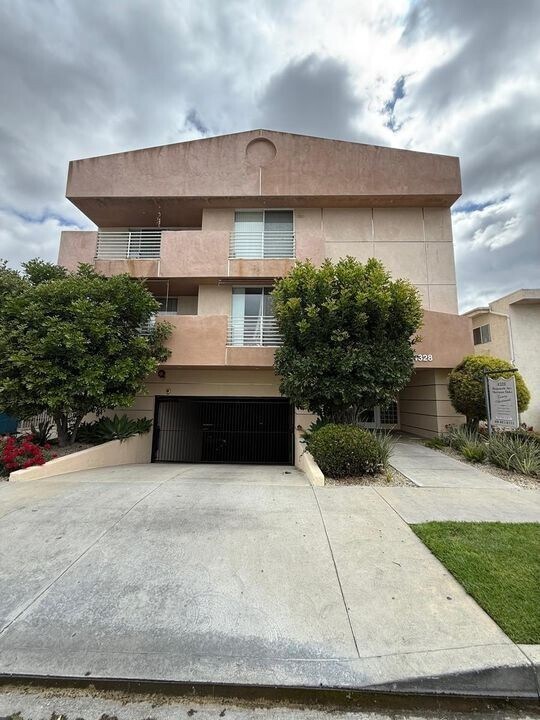 Building Photo - 4328 Mammoth Ave