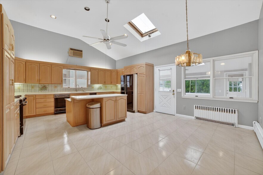 Building Photo - 4 Amackassin Ter