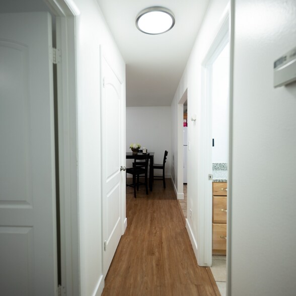 Building Photo - 183 W 975 N