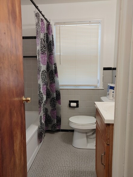 Bathroom - 19477 Greenfield Rd