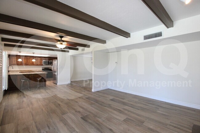 Building Photo - 2439 E Mercer Ln