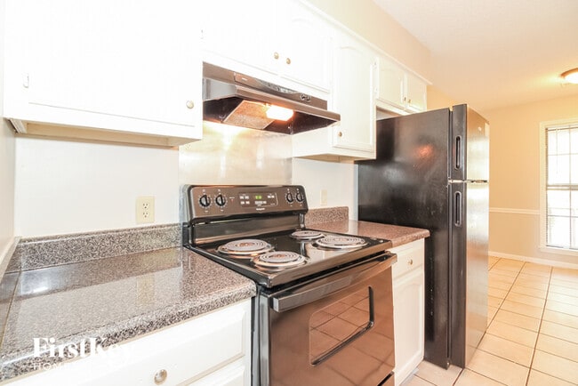 Building Photo - 4630 Sandy Park Dr