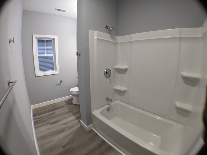 Building Photo - 43 Clare St