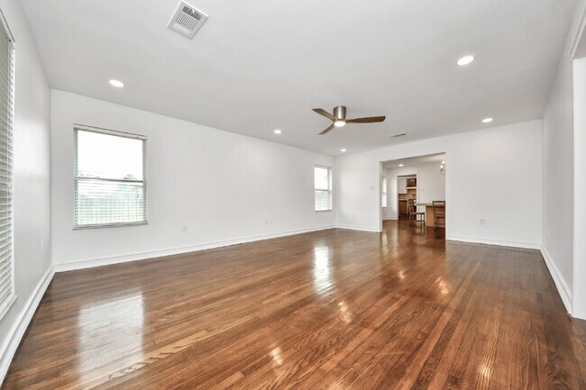 Building Photo - Luxury Living Meets Modern Elegance in the Heart of Houston