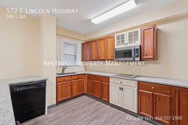 Building Photo - 572 Lincoln Hwy E