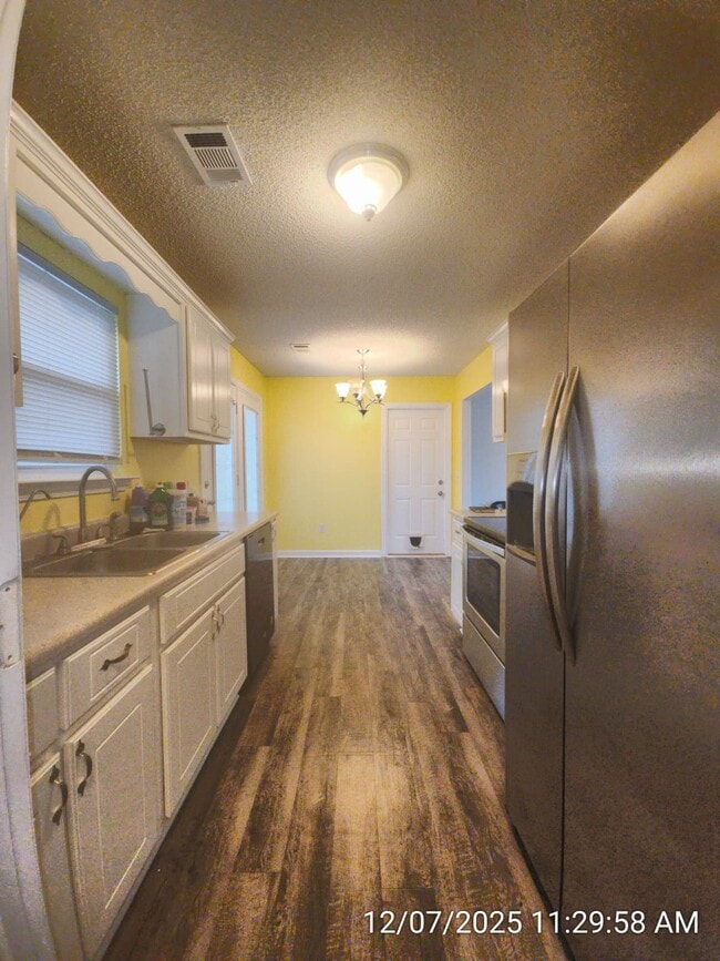 Building Photo - 323 Aubrey Ave