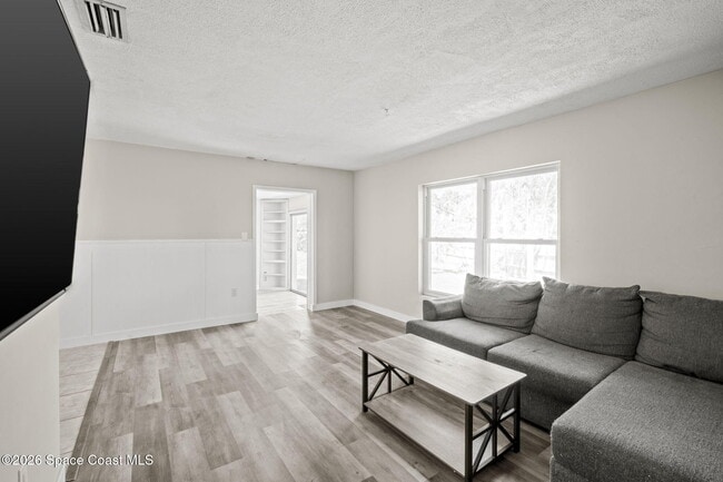 Building Photo - 1137 Delmar Terrace