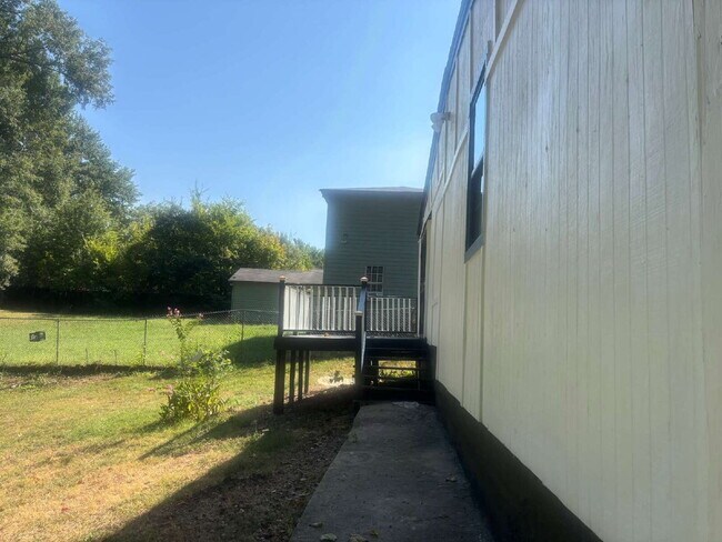 Building Photo - 12 E Peebles Rd