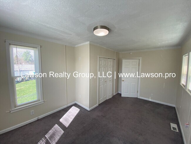 Building Photo - One Level Living with Nice Yard