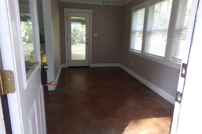 Building Photo - 231 Holliman Rd