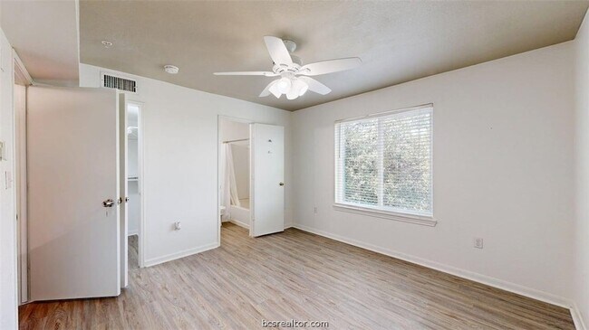 Building Photo - 515 Southwest Pkwy