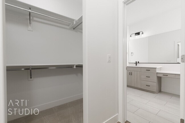 Building Photo - Brand New 3 Bed / 2 Bath Duplex – Modern L...