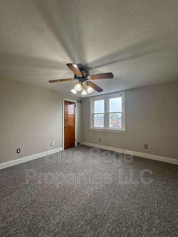 Building Photo - 228 W Wyncliffe Ave