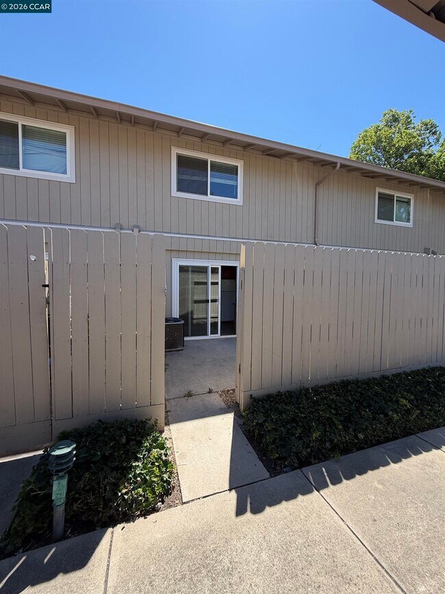 Building Photo - 1177 Norwegian Ave