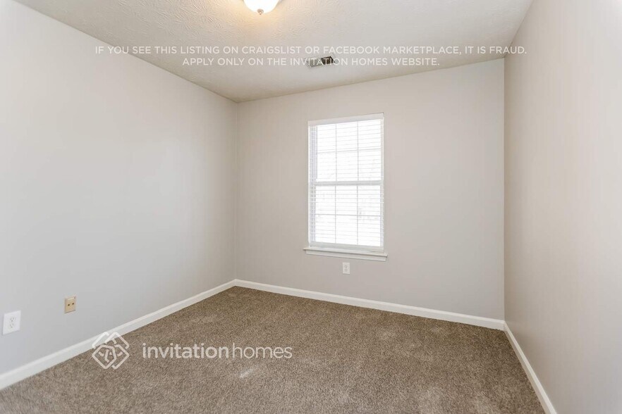 Building Photo - 28 Whitlock Square SW