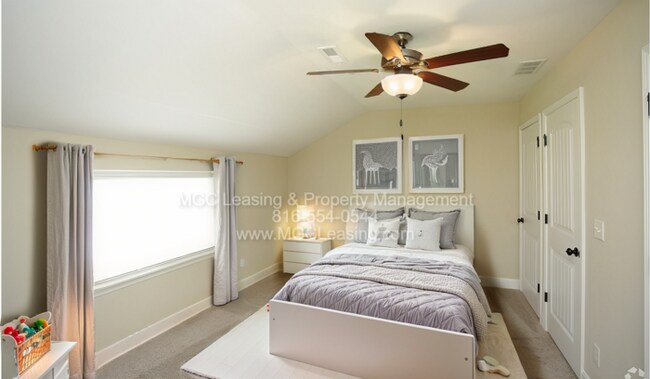 Building Photo - Luxury Living in Lee's Summit