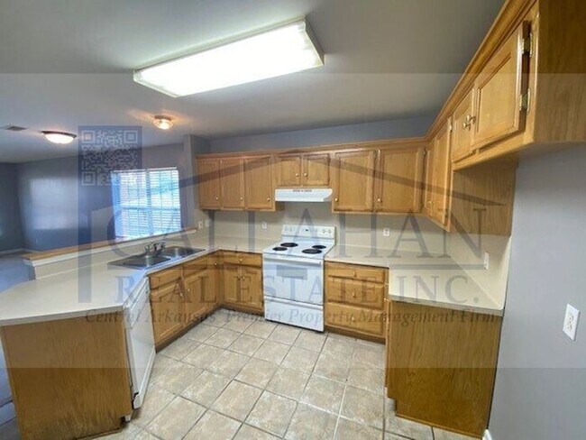 Building Photo - Sherwood 2 Bedroom Townhome