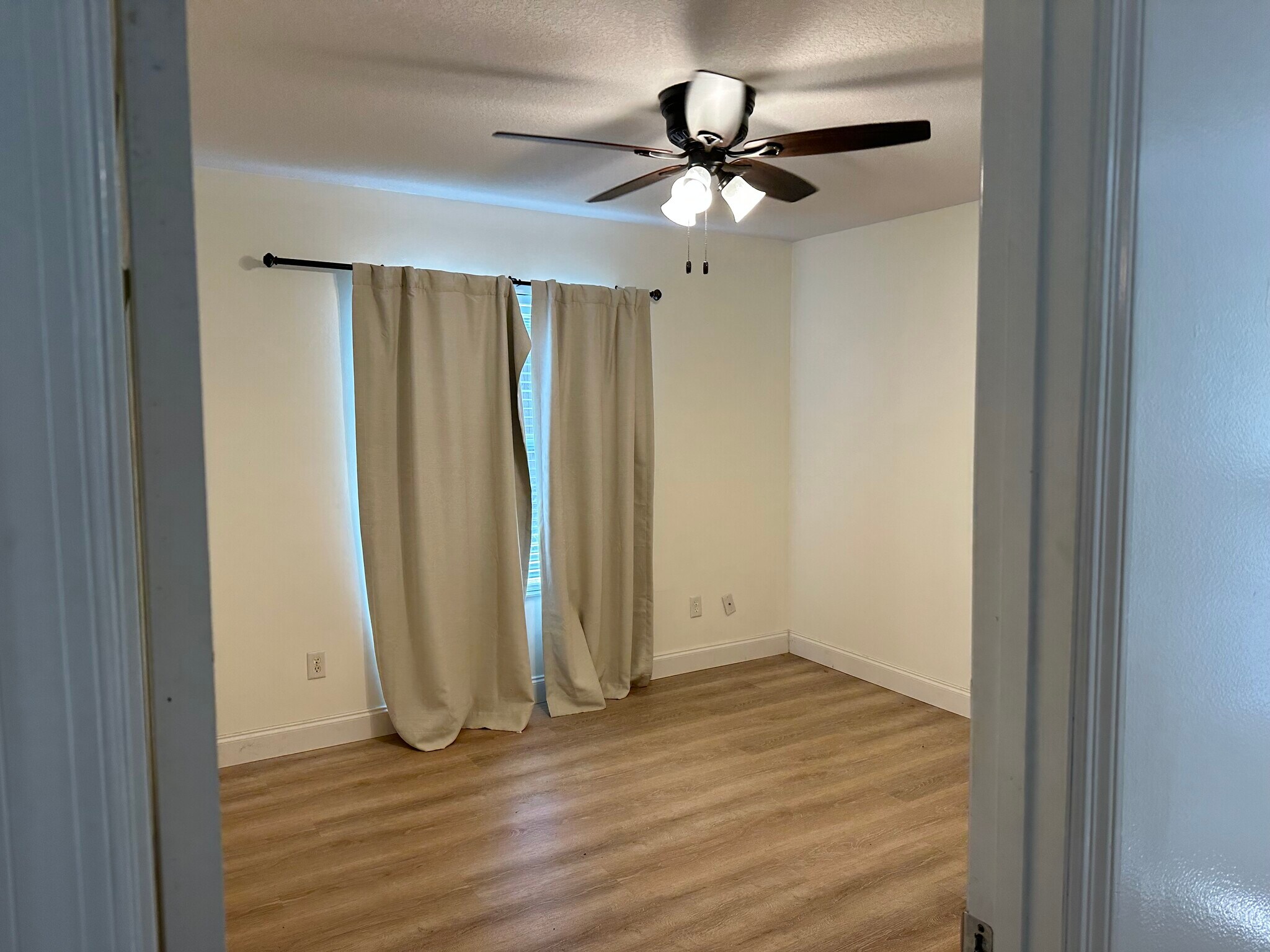 Building Photo - 495 Pyrus St