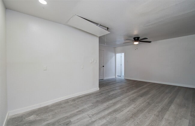 Building Photo - 619 River Plantation Dr