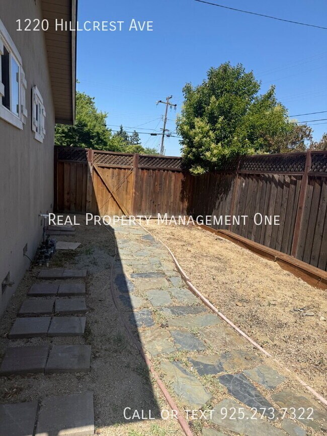 Building Photo - 1220 Hillcrest Ave