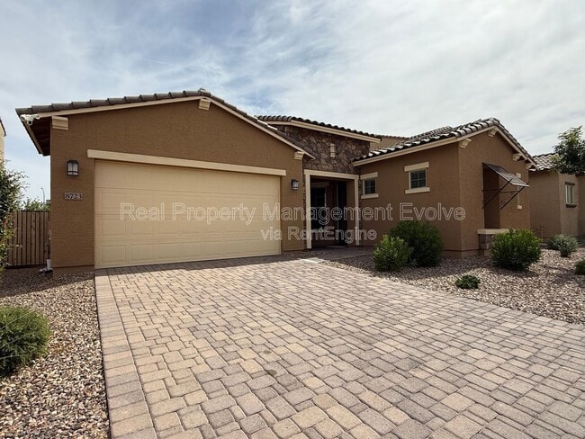 Building Photo - 8723 W Vista Ave