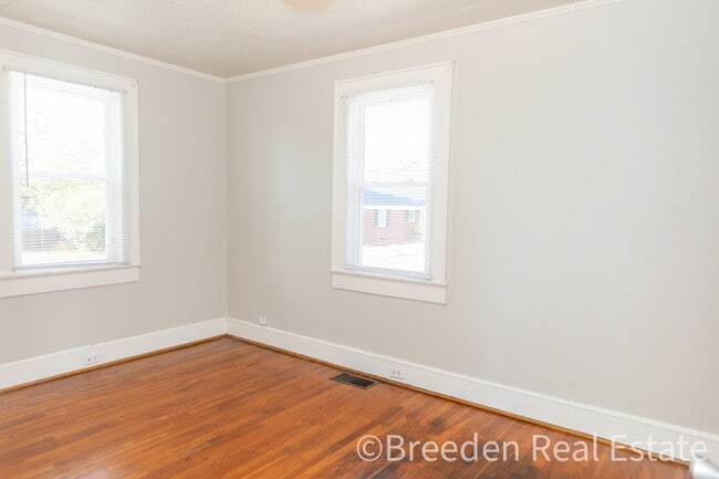 Building Photo - 102 Brittain Dr