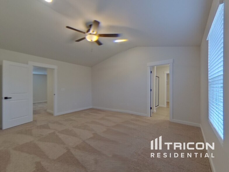 Building Photo - 1217 Crested Iris St