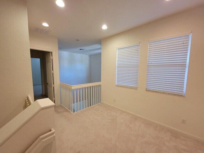 Building Photo - 685 Pacific Grove Dr