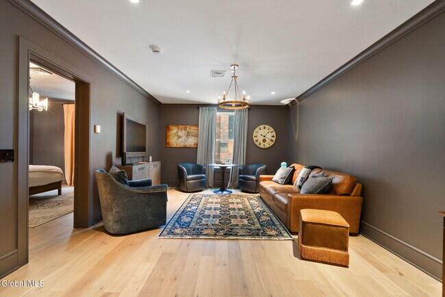 Building Photo - 19 Washington St