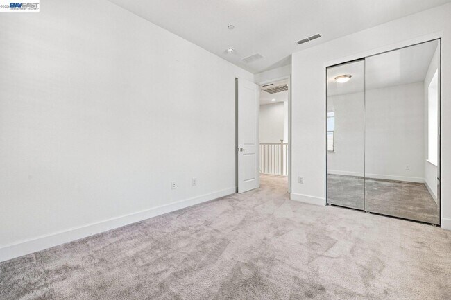 Building Photo - 33 Roccolino Ln