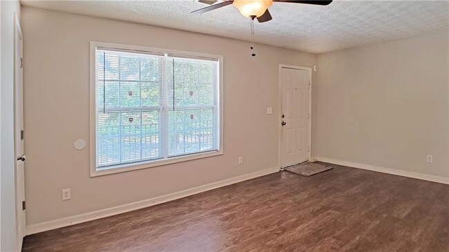 Building Photo - 2885 Center St